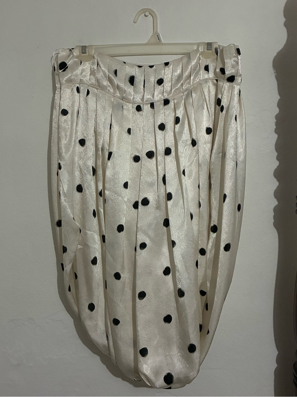 Zara White Midi Bubble Skirt with Black Polka Dots - Picture 3 of 5